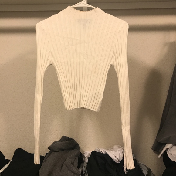 Forever 21 Sweaters - ❌SOLD❌ turtle neck crop top